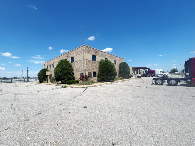 5801 SW 11th St.