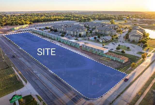 SW 12th & S MacArthur Blvd-Land